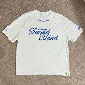 Sabrina Carpenter White T-Shirt!